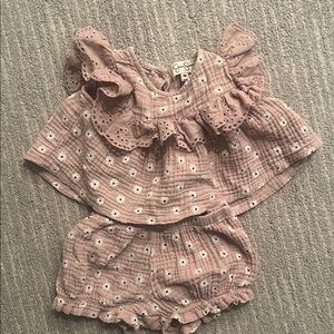 Jessica Simpson baby Floral Outfit with Ruffles 6-9 months